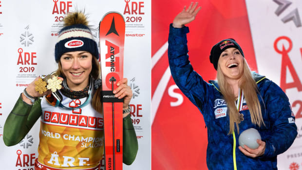 shiffrin-vonn-passing-torch.jpg